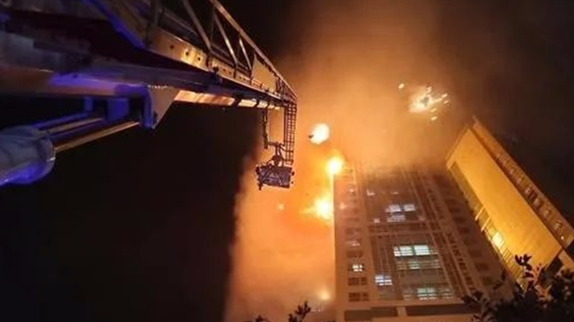 消防知識 丨 全樓在燃燒！33層建筑深夜起火，高層火災(zāi)到底該如何逃生？